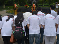 北大学子瞻仰邓小平故里