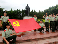 官兵纪念邓小平诞辰110周年