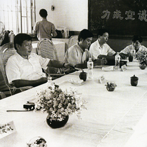 "人民群众是我们力量的源泉"--记中共中央总书记习近平