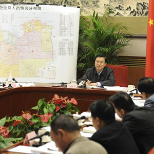 "心里要时刻装着老百姓"--记中共中央政治局常委张德江