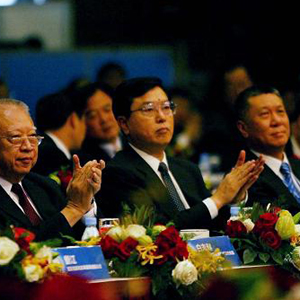 "心里要时刻装着老百姓"--记中共中央政治局常委张德江