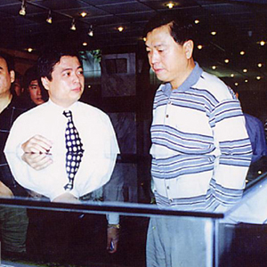 "心里要时刻装着老百姓"--记中共中央政治局常委张德江