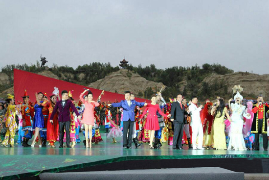 乔军随心连心赴新疆 慰问生产建设兵团成立60周年