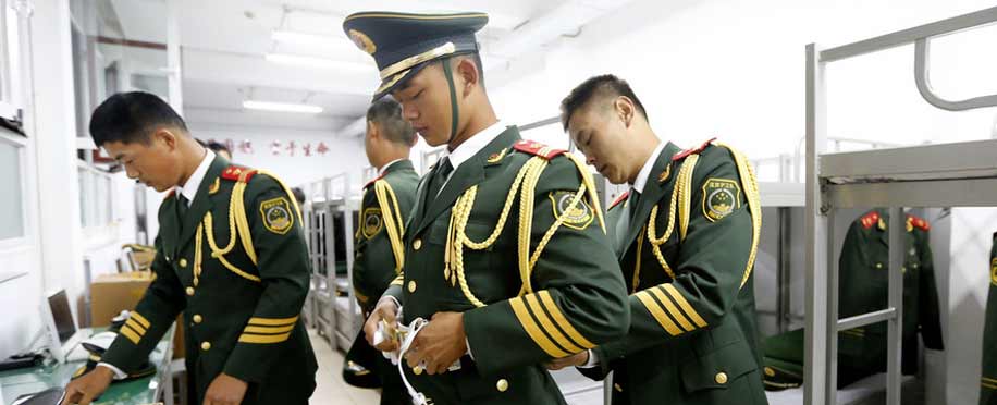 【图片故事】天安门国旗护卫队的国庆65周年出旗