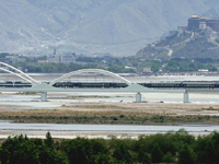 青藏铁路全线建成通车