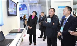 北京市经信委副主任毛东军参观公众体验展