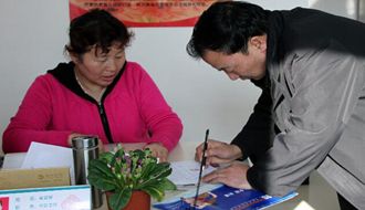 长春市长山花园社区党委书记吴亚琴：把群众心思拢到一起