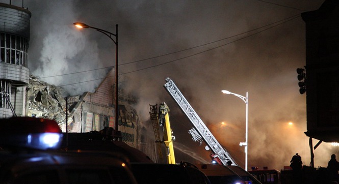 哈尔滨市仓库大火复燃 被埋消防员生还渺茫