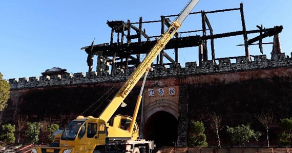 云南大理巍山古城拱辰楼火灾被扑灭 600多年历史的拱辰楼基本被烧毁