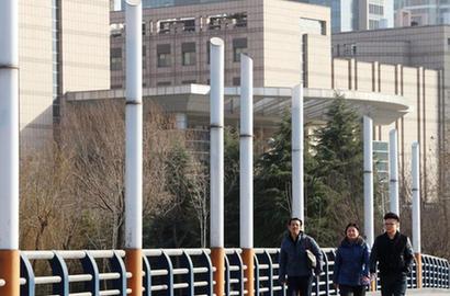 郑州现“香烟大桥”奇葩设计遭网友调侃