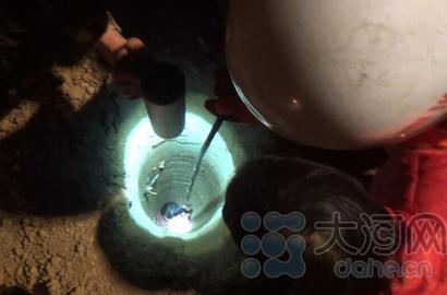 郑州两岁小女孩不慎入3米深基坑