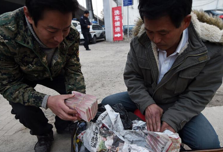 农民工捡到13万现金 3天后交还失主