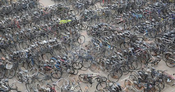 山东高校现&ldquo;自行车坟场&rdquo;