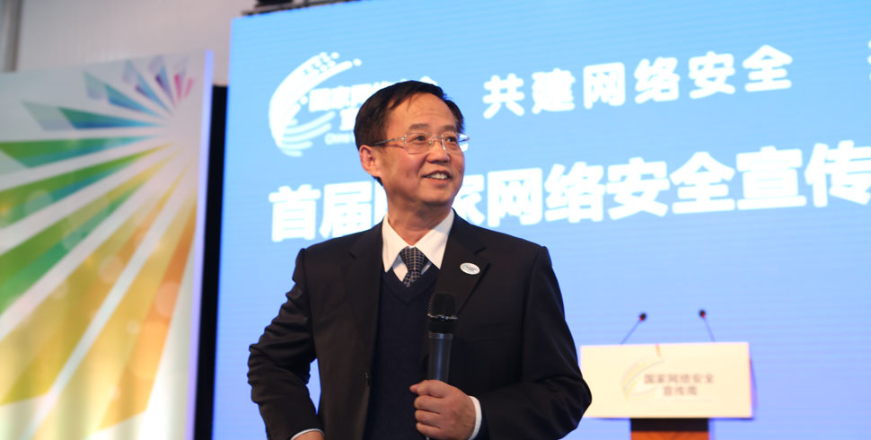 赵泽良局长在体验展启动仪式现场回答问题