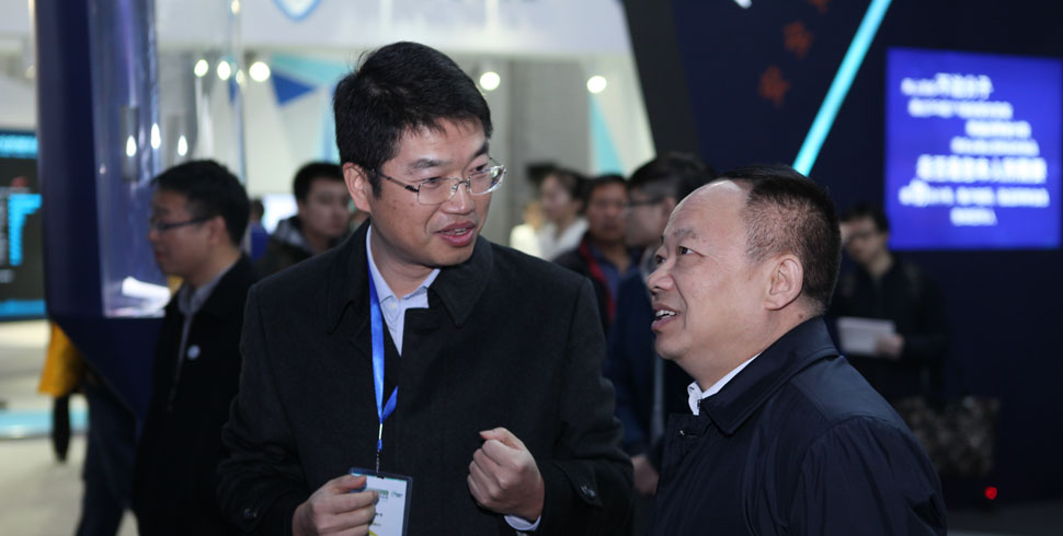 彭波部长听取阿里巴巴公司介绍