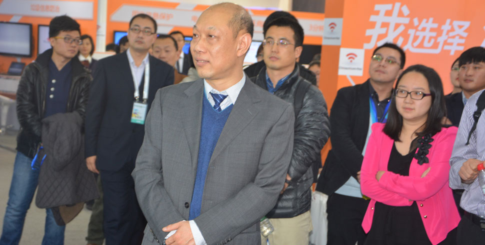 中国人民银行科技司司长王永红视察体验展现场