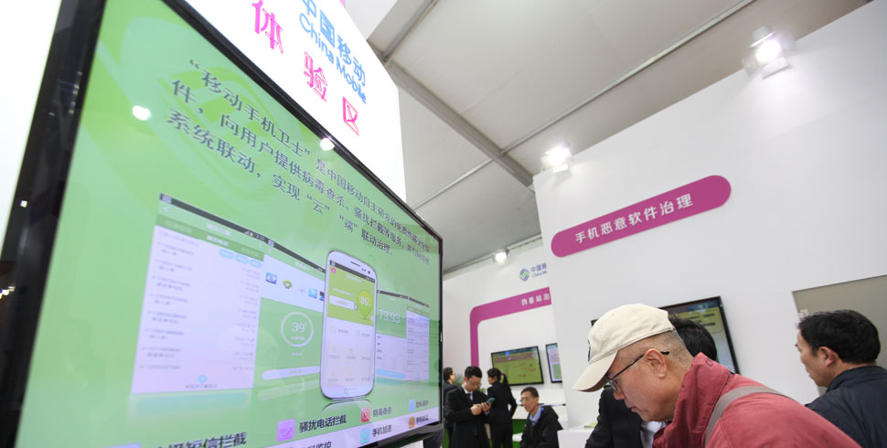 体验区每天都接待大量参展人员