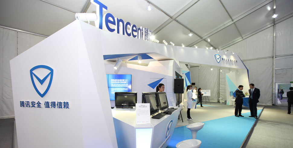 腾讯展台以蓝白为主色调，非常有亲和力