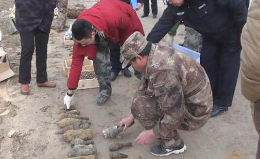 江苏盐城警方集中销毁近十万发废旧枪炮弹