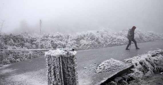 重庆黔江遭遇雨雪冰冻天气