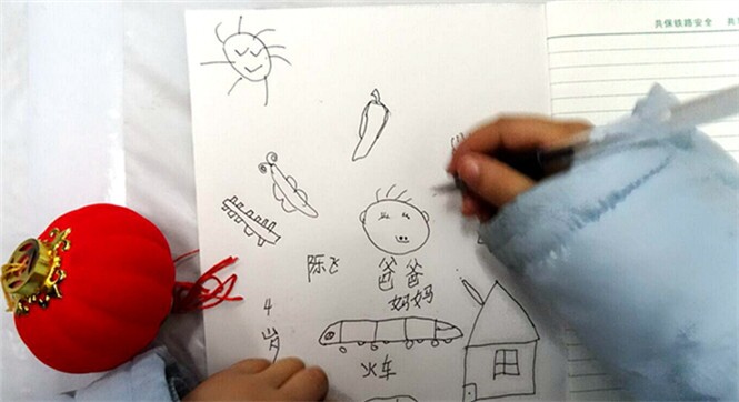 春运启幕 留守儿童快乐回家