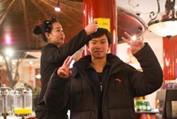 山西太原一餐厅凭身高打折招揽生意