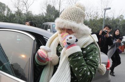 合肥少女周岩毁容案开庭