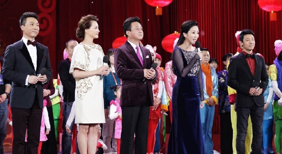 央视春晚首次大联排 主持人朱军、董卿等亮相