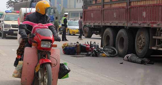 倒在春运返乡路上的"摩托骑士"