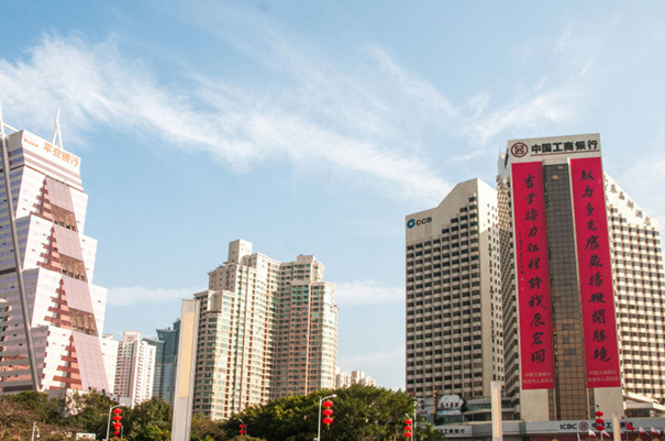 深圳现巨幅春联 高70米重逾千斤[组图]