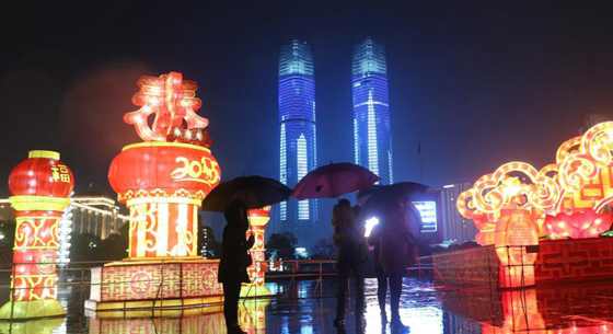 南昌开启&ldquo;雨雾模式&rdquo; 城市夜景如梦似幻