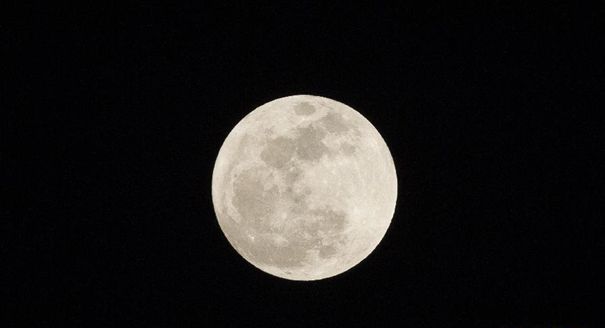 元宵夜明月当空