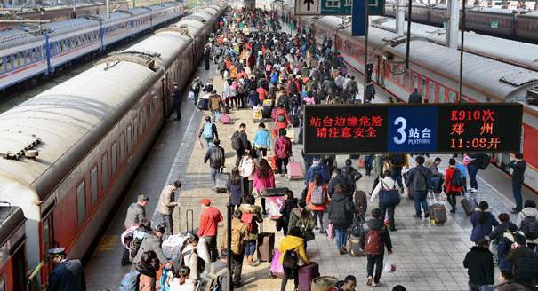 元宵节后再迎返程客流高峰