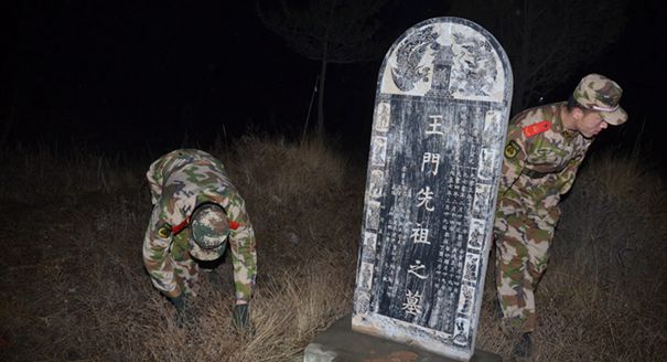 消防官兵夜闯坟地&ldquo;练胆&rdquo;