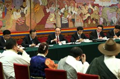 王岐山参加西藏代表团审议