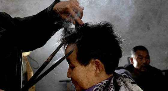 图片故事：流逝的技艺火钳烫发