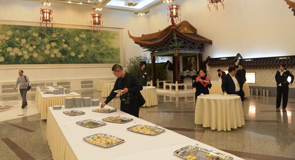 总理记者会茶点获中外媒体点赞