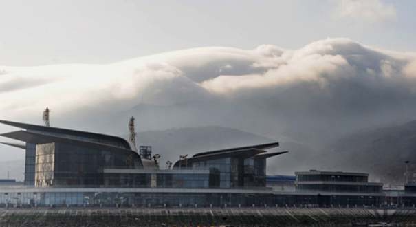 连云港云台山出现瀑布云奇景