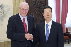 张高丽会见美国前财政部长保尔森