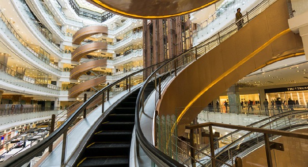 上海商场现螺旋自动扶梯 造型似海螺