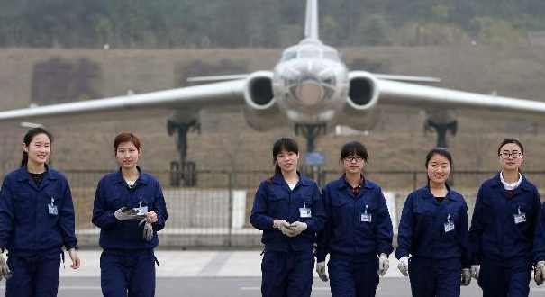 90后&ldquo;女神&rdquo;化身修飞机&ldquo;女汉子&rdquo;