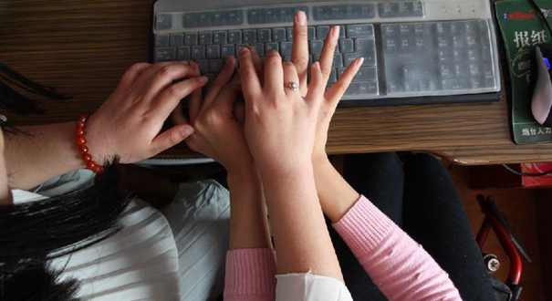 图片故事：&ldquo;姐妹&rdquo;情深