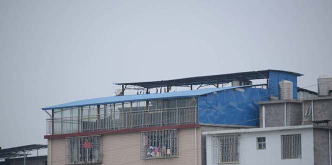 广西桂林惊现铁皮加盖&ldquo;空中楼阁&rdquo;