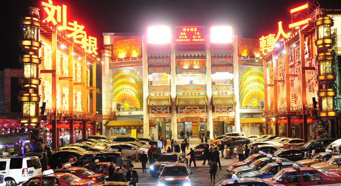 刘老根大舞台生意回暖异常火爆 豪车队频现人潮涌动