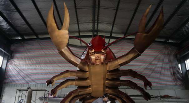 徐州小伙用废旧汽车零件制作2吨重&ldquo;麻辣小龙虾&rdquo;