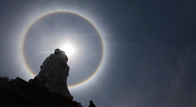 三亚现日晕奇观 象如&ldquo;佛光&rdquo;