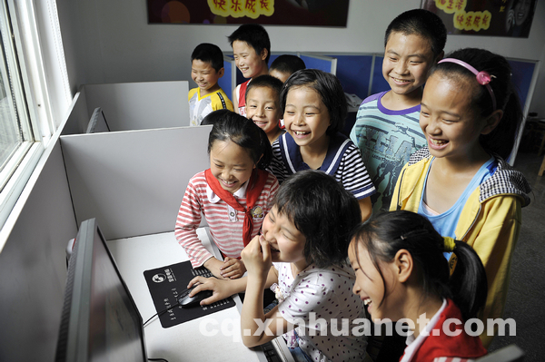 合川在中小学开设亲情聊天室让留守儿童接受家风教育