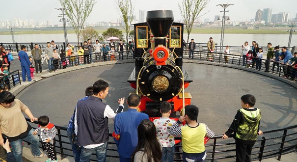 百年火车站变身公园