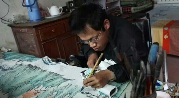 26岁脑瘫小伙卖画救父
