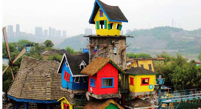 重庆现梦幻&ldquo;最牛树屋&rdquo; 由9间房屋组成